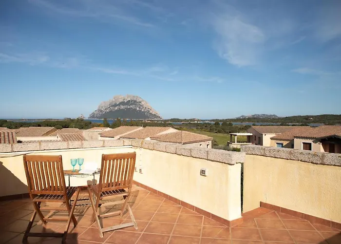 With Pool Overlooking Tavolara - Βίλα