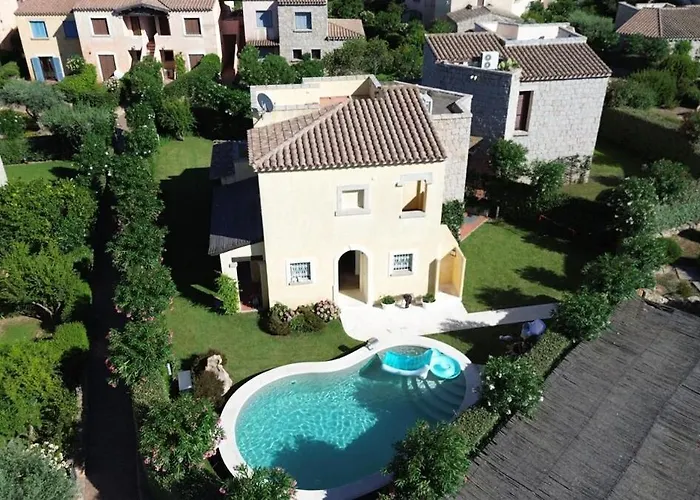 With Pool Overlooking Tavolara - Βίλα Porto San Paolo (Sardinia)