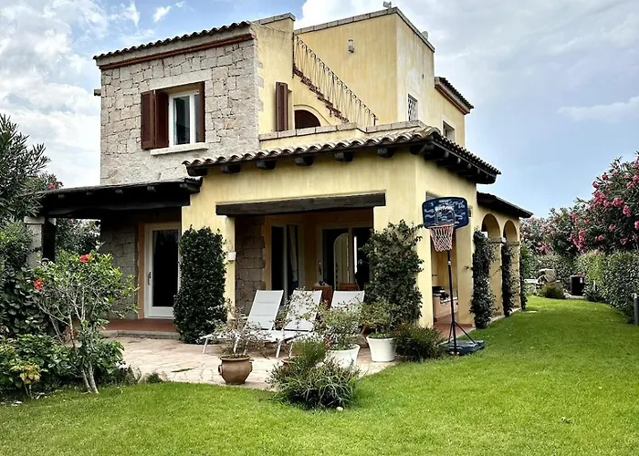 With Pool Overlooking Tavolara - Βίλα
